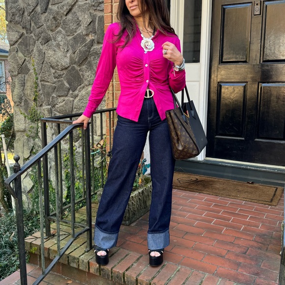 36 Chic Button Down Shirt With Ruched Detail - Picture 2 of 10